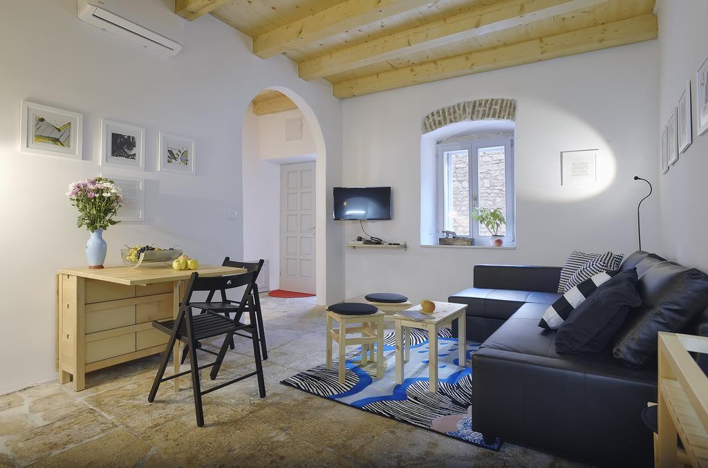 Ferienwohnung Art Kuca Cvajner Pula Zimmer foto